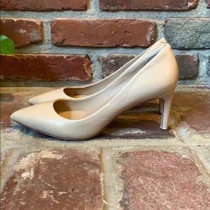 Diane von Furstenberg Nude Pointed Toe Pumps
